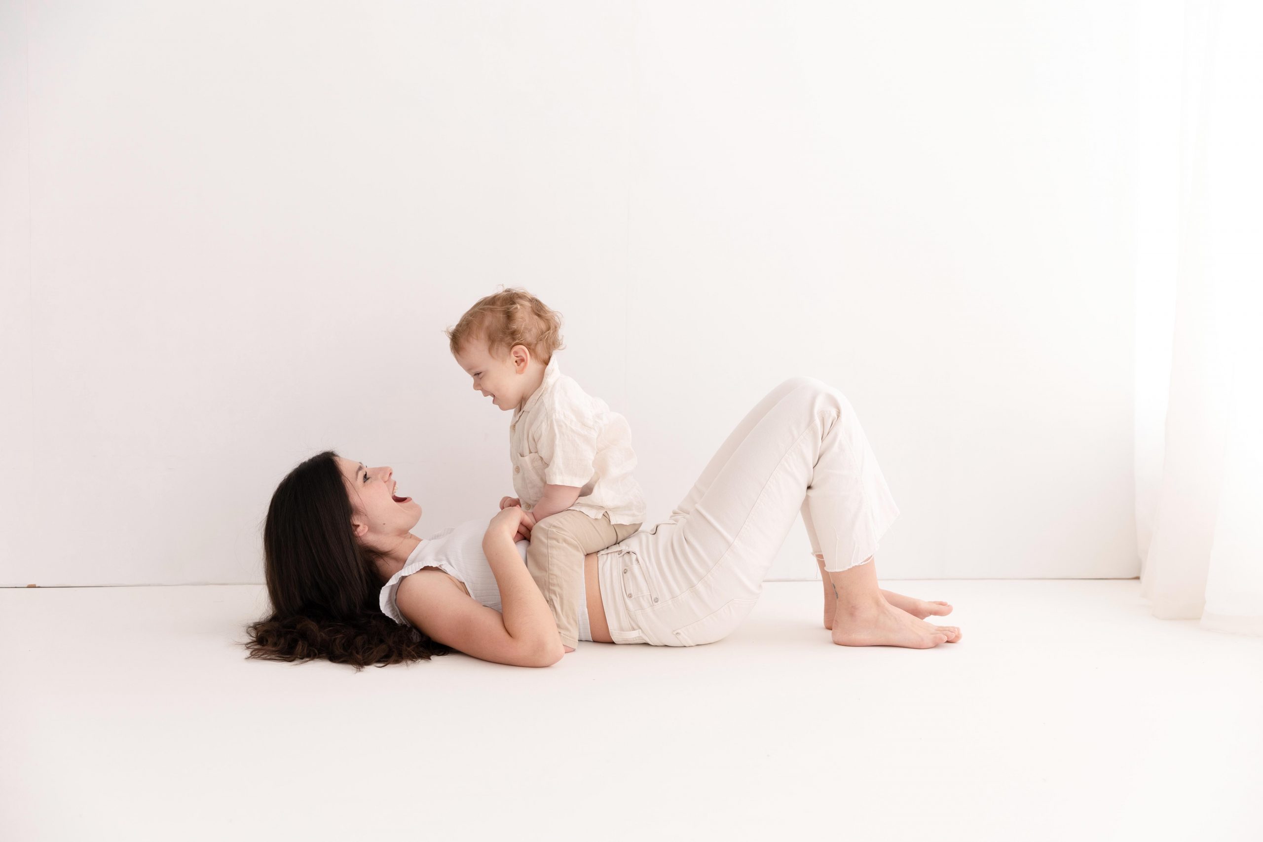 madre con niño en sesión Día de la Madre Manresa